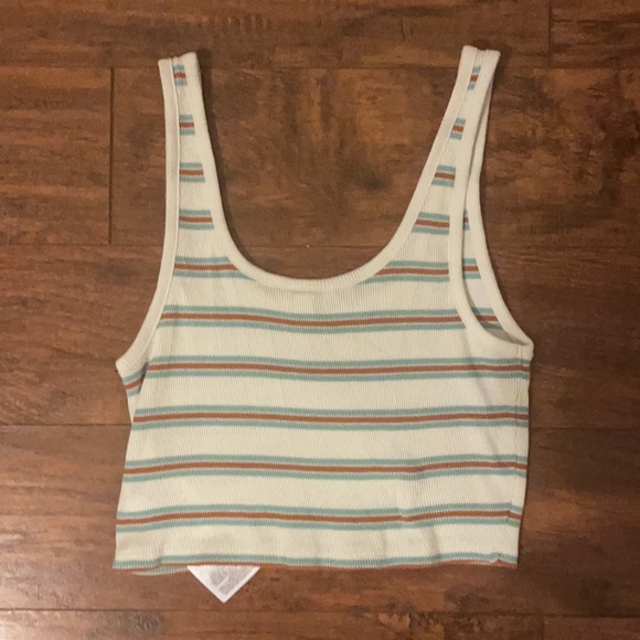 New Without Tags Guess White Striped Crop Top - Picture 10 of 10
